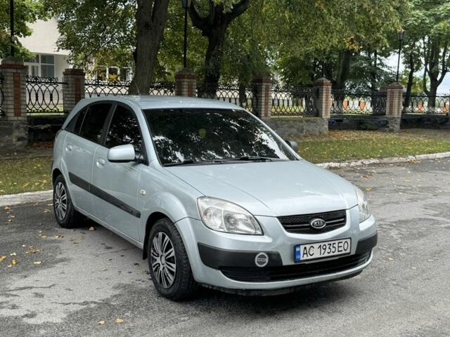 Серый Киа Рио, объемом двигателя 1.5 л и пробегом 200 тыс. км за 3293 $, фото 1 на Automoto.ua