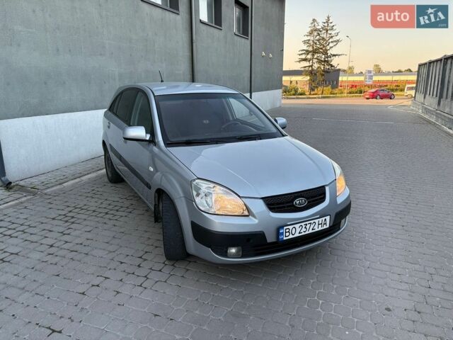Сірий Кіа Ріо, об'ємом двигуна 1.49 л та пробігом 290 тис. км за 3450 $, фото 4 на Automoto.ua