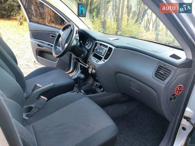Серый Киа Рио, объемом двигателя 1.6 л и пробегом 176 тыс. км за 5700 $, фото 1 на Automoto.ua