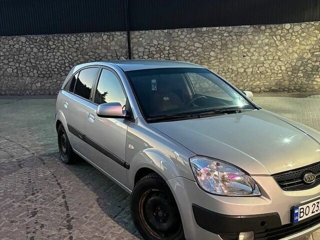 Серый Киа Рио, объемом двигателя 1.49 л и пробегом 285 тыс. км за 4300 $, фото 2 на Automoto.ua