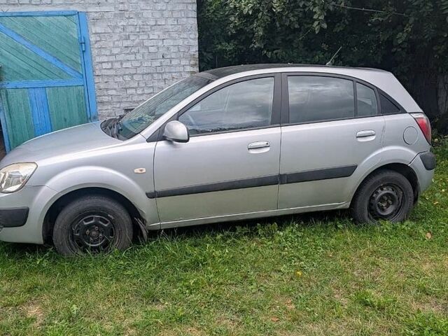 Сірий Кіа Ріо, об'ємом двигуна 1.4 л та пробігом 143 тис. км за 3700 $, фото 4 на Automoto.ua
