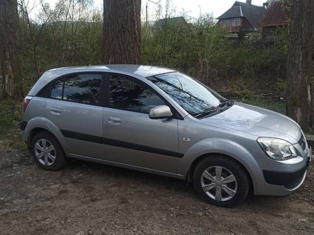 Серый Киа Рио, объемом двигателя 1.3 л и пробегом 225 тыс. км за 3500 $, фото 6 на Automoto.ua