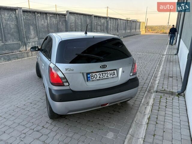 Сірий Кіа Ріо, об'ємом двигуна 1.49 л та пробігом 290 тис. км за 3450 $, фото 7 на Automoto.ua