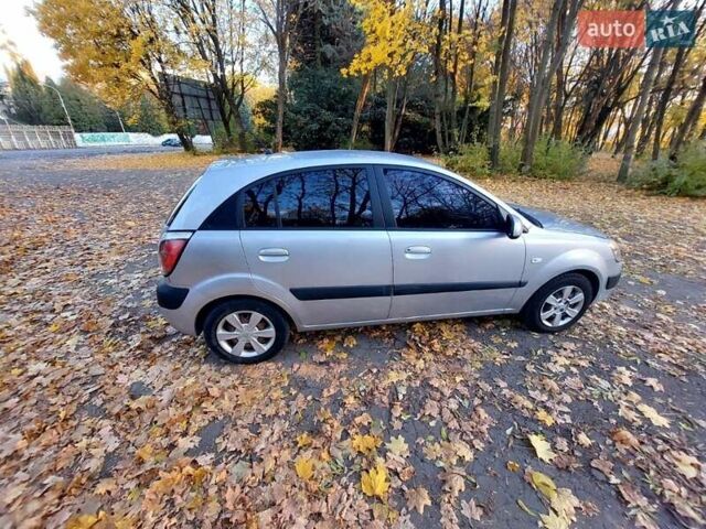 Серый Киа Рио, объемом двигателя 1.6 л и пробегом 176 тыс. км за 5700 $, фото 20 на Automoto.ua