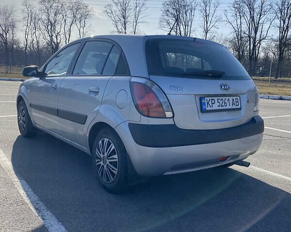 Сірий Кіа Ріо, об'ємом двигуна 1.4 л та пробігом 140 тис. км за 5100 $, фото 4 на Automoto.ua