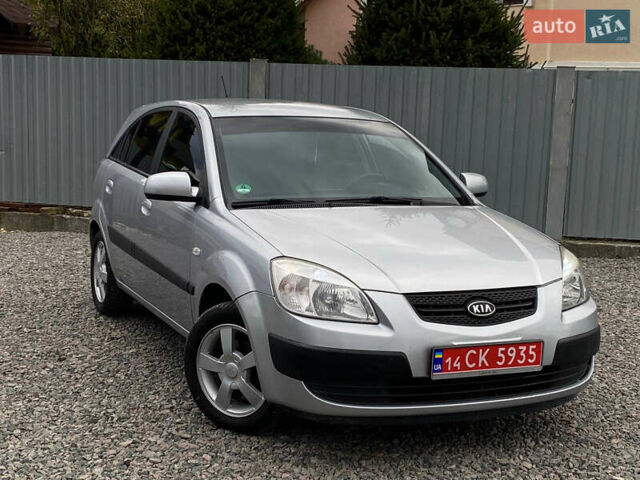 Серый Киа Рио, объемом двигателя 1.6 л и пробегом 173 тыс. км за 5799 $, фото 2 на Automoto.ua