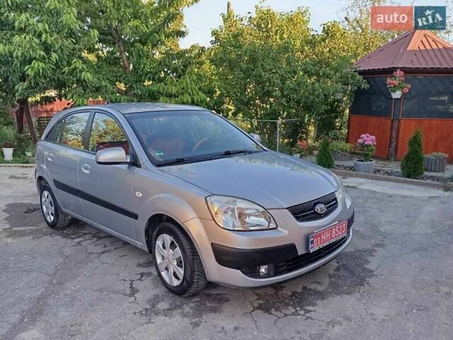 Сірий Кіа Ріо, об'ємом двигуна 0 л та пробігом 127 тис. км за 4800 $, фото 1 на Automoto.ua