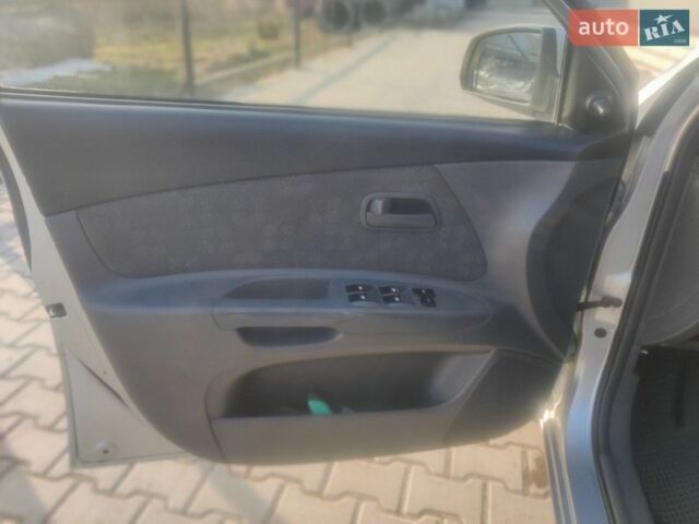 Серый Киа Рио, объемом двигателя 1.49 л и пробегом 280 тыс. км за 3900 $, фото 15 на Automoto.ua