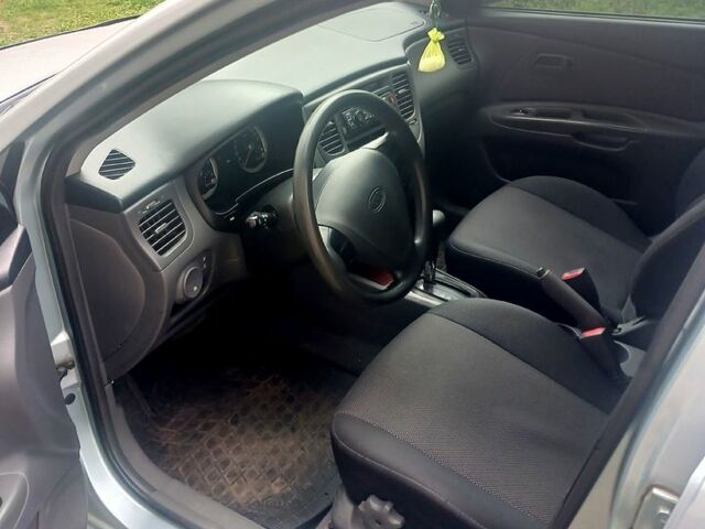 Серый Киа Рио, объемом двигателя 1.3 л и пробегом 175 тыс. км за 4499 $, фото 4 на Automoto.ua