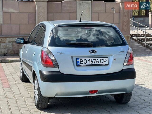Серый Киа Рио, объемом двигателя 1.49 л и пробегом 278 тыс. км за 3999 $, фото 3 на Automoto.ua