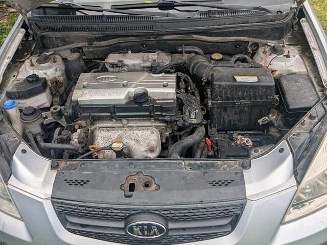 Сірий Кіа Ріо, об'ємом двигуна 1.4 л та пробігом 143 тис. км за 3700 $, фото 7 на Automoto.ua