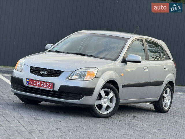 Серый Киа Рио, объемом двигателя 1.6 л и пробегом 172 тыс. км за 5600 $, фото 1 на Automoto.ua