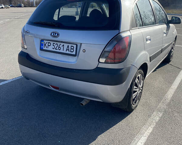 Сірий Кіа Ріо, об'ємом двигуна 1.4 л та пробігом 140 тис. км за 5100 $, фото 6 на Automoto.ua