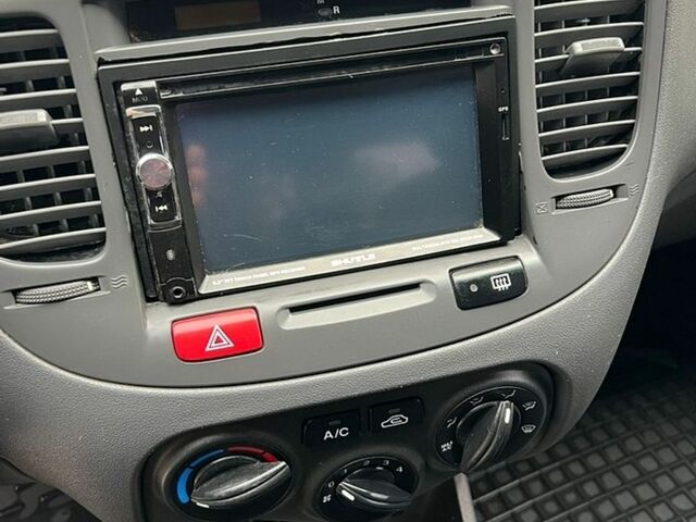 Серый Киа Рио, объемом двигателя 1.4 л и пробегом 245 тыс. км за 4200 $, фото 19 на Automoto.ua