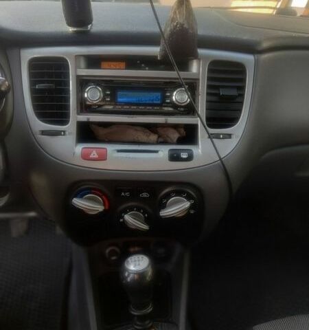 Сірий Кіа Ріо, об'ємом двигуна 1.49 л та пробігом 280 тис. км за 3900 $, фото 8 на Automoto.ua