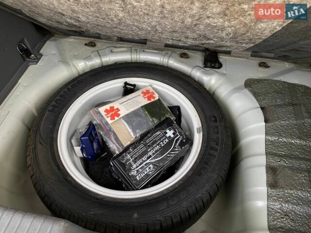 Серый Киа Рио, объемом двигателя 1.6 л и пробегом 179 тыс. км за 6499 $, фото 71 на Automoto.ua