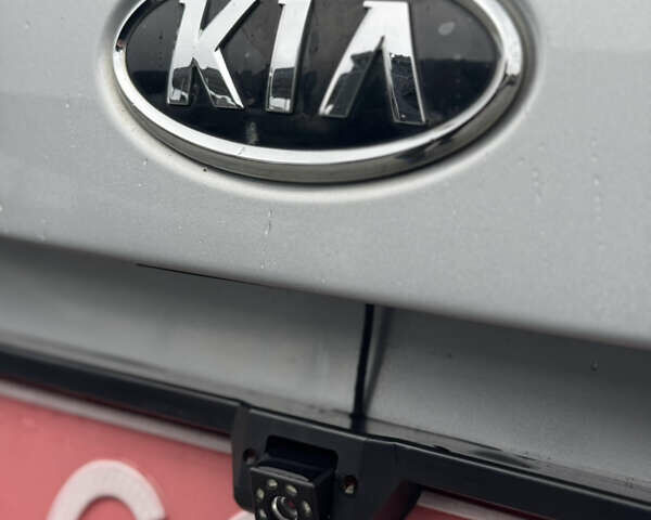 Серый Киа Рио, объемом двигателя 1.6 л и пробегом 172 тыс. км за 5600 $, фото 66 на Automoto.ua