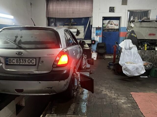 Сірий Кіа Ріо, об'ємом двигуна 1.5 л та пробігом 335 тис. км за 3000 $, фото 2 на Automoto.ua