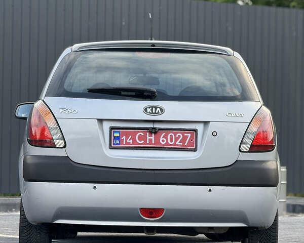 Серый Киа Рио, объемом двигателя 1.6 л и пробегом 172 тыс. км за 5600 $, фото 22 на Automoto.ua
