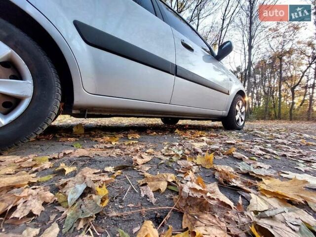 Серый Киа Рио, объемом двигателя 1.6 л и пробегом 176 тыс. км за 5700 $, фото 9 на Automoto.ua