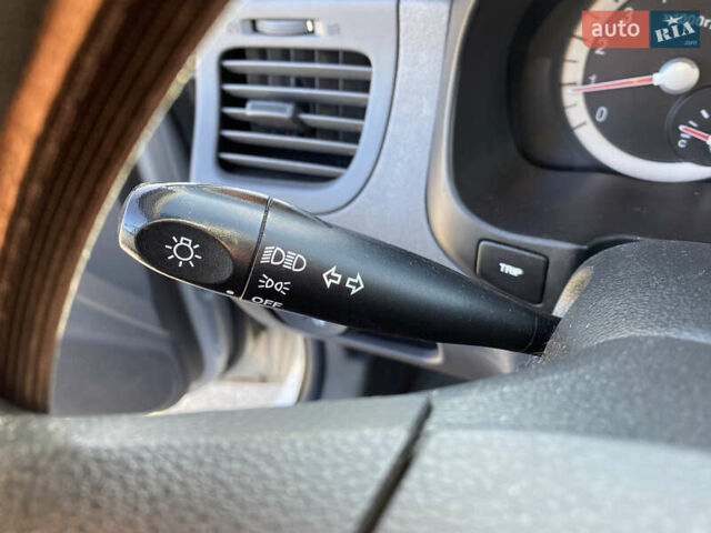 Сірий Кіа Ріо, об'ємом двигуна 1.4 л та пробігом 140 тис. км за 5100 $, фото 18 на Automoto.ua