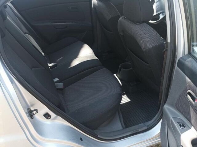 Серый Киа Рио, объемом двигателя 1.3 л и пробегом 225 тыс. км за 3500 $, фото 14 на Automoto.ua
