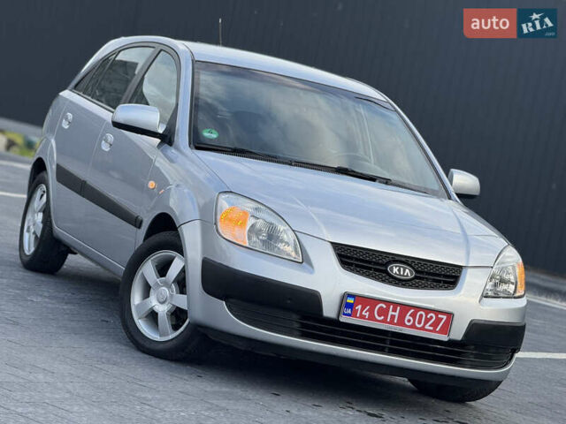 Серый Киа Рио, объемом двигателя 1.6 л и пробегом 172 тыс. км за 5600 $, фото 4 на Automoto.ua