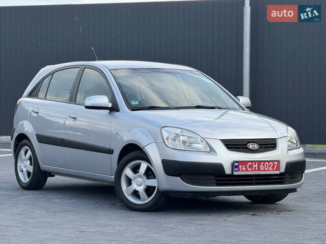 Серый Киа Рио, объемом двигателя 1.6 л и пробегом 172 тыс. км за 5600 $, фото 12 на Automoto.ua