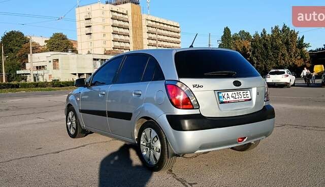 Серый Киа Рио, объемом двигателя 1.4 л и пробегом 216 тыс. км за 3700 $, фото 3 на Automoto.ua