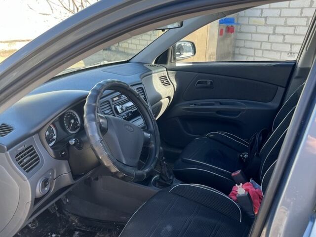 Сірий Кіа Ріо, об'ємом двигуна 1.4 л та пробігом 122 тис. км за 4600 $, фото 5 на Automoto.ua