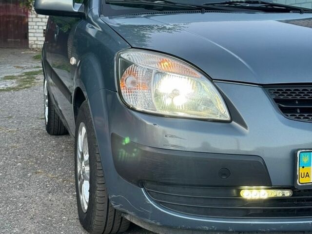 Серый Киа Рио, объемом двигателя 1.4 л и пробегом 149 тыс. км за 5000 $, фото 7 на Automoto.ua