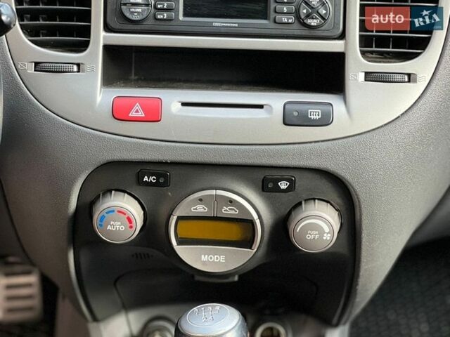 Серый Киа Рио, объемом двигателя 1.5 л и пробегом 265 тыс. км за 3999 $, фото 19 на Automoto.ua