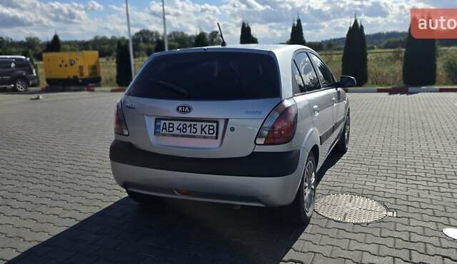 Сірий Кіа Ріо, об'ємом двигуна 1.5 л та пробігом 275 тис. км за 4100 $, фото 6 на Automoto.ua