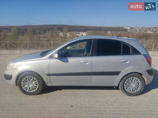 Сірий Кіа Ріо, об'ємом двигуна 1.49 л та пробігом 280 тис. км за 3900 $, фото 20 на Automoto.ua