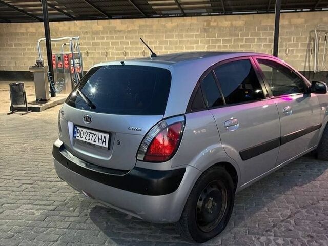 Серый Киа Рио, объемом двигателя 1.49 л и пробегом 285 тыс. км за 4300 $, фото 5 на Automoto.ua
