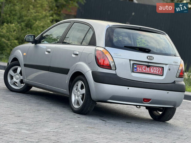 Серый Киа Рио, объемом двигателя 1.6 л и пробегом 172 тыс. км за 5600 $, фото 23 на Automoto.ua