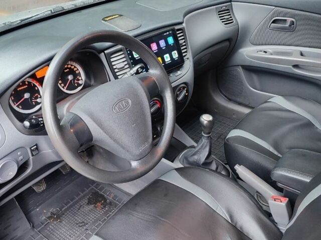 Сірий Кіа Ріо, об'ємом двигуна 1.4 л та пробігом 127 тис. км за 5177 $, фото 12 на Automoto.ua