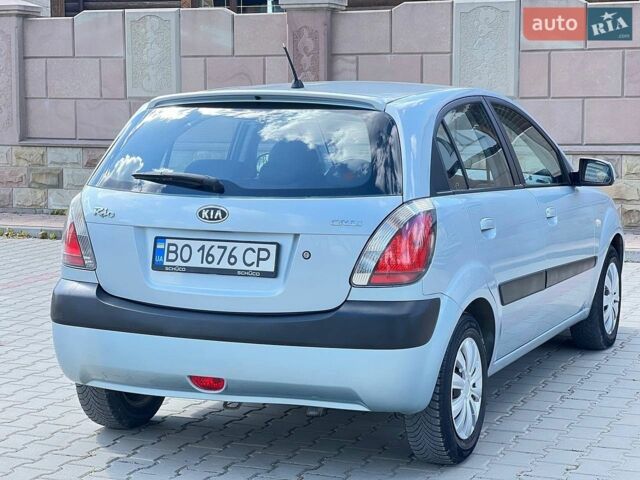 Серый Киа Рио, объемом двигателя 1.49 л и пробегом 278 тыс. км за 3999 $, фото 4 на Automoto.ua