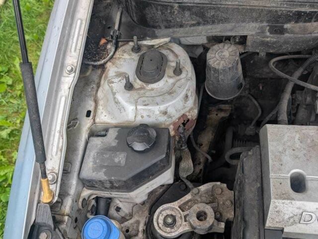 Серый Киа Рио, объемом двигателя 1.4 л и пробегом 143 тыс. км за 3700 $, фото 12 на Automoto.ua