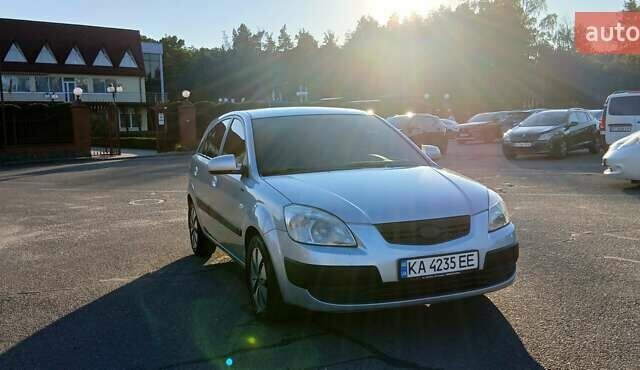 Серый Киа Рио, объемом двигателя 1.4 л и пробегом 216 тыс. км за 3700 $, фото 6 на Automoto.ua