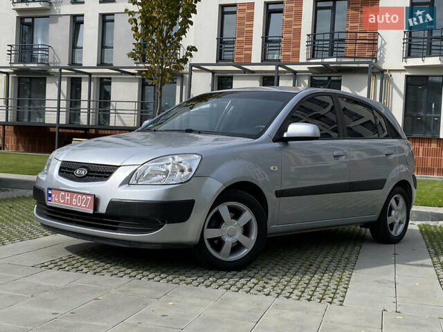 Сірий Кіа Ріо, об'ємом двигуна 1.6 л та пробігом 173 тис. км за 6199 $, фото 2 на Automoto.ua