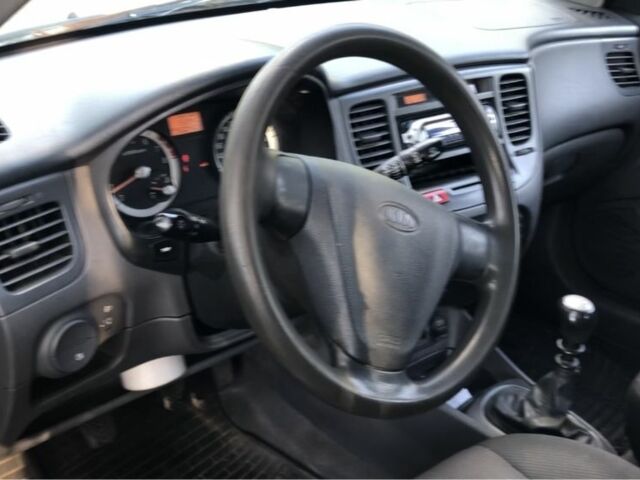 Серый Киа Рио, объемом двигателя 1.4 л и пробегом 500 тыс. км за 2500 $, фото 7 на Automoto.ua
