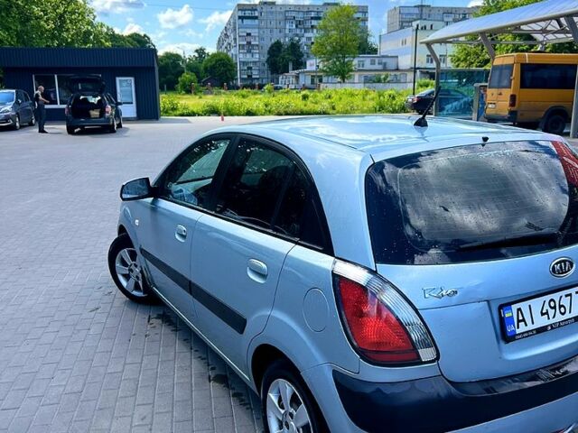 Серый Киа Рио, объемом двигателя 1.4 л и пробегом 220 тыс. км за 6499 $, фото 2 на Automoto.ua
