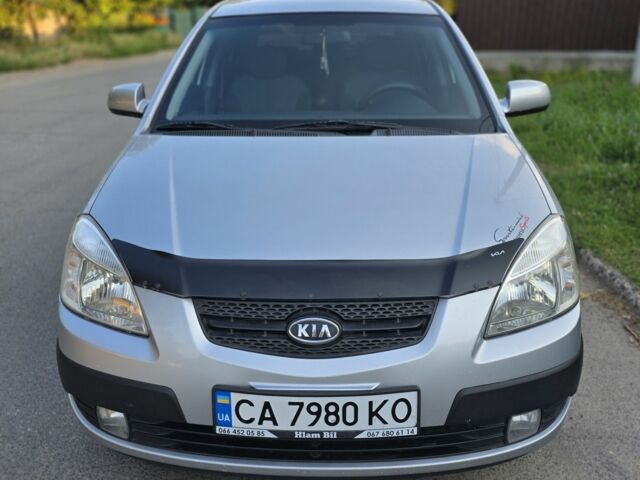 Серый Киа Рио, объемом двигателя 1.4 л и пробегом 288 тыс. км за 41000 $, фото 3 на Automoto.ua