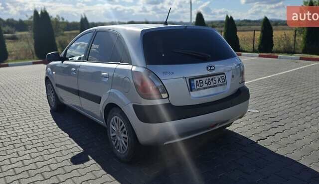 Сірий Кіа Ріо, об'ємом двигуна 1.5 л та пробігом 275 тис. км за 4100 $, фото 7 на Automoto.ua