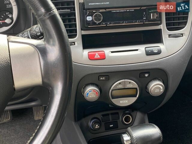Серый Киа Рио, объемом двигателя 1.6 л и пробегом 179 тыс. км за 6499 $, фото 44 на Automoto.ua