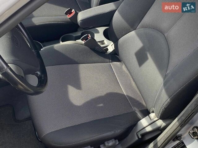 Серый Киа Рио, объемом двигателя 1.6 л и пробегом 179 тыс. км за 6499 $, фото 42 на Automoto.ua