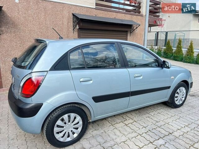 Серый Киа Рио, объемом двигателя 1.5 л и пробегом 265 тыс. км за 3999 $, фото 4 на Automoto.ua