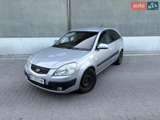 Сірий Кіа Ріо, об'ємом двигуна 1.49 л та пробігом 290 тис. км за 3450 $, фото 1 на Automoto.ua