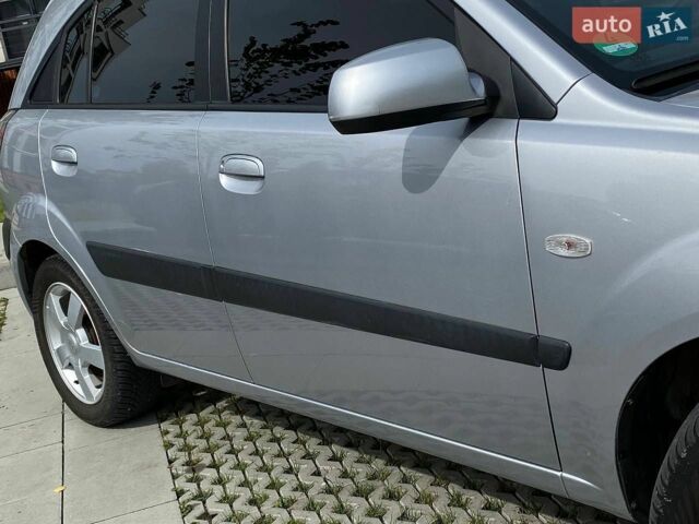 Серый Киа Рио, объемом двигателя 1.6 л и пробегом 179 тыс. км за 5999 $, фото 7 на Automoto.ua